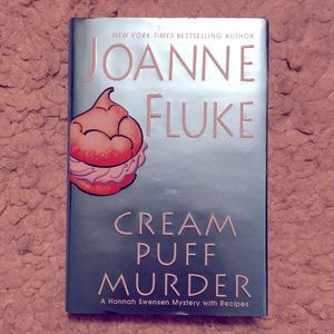 Joanne Fluke Cream Puff Murder First Edition